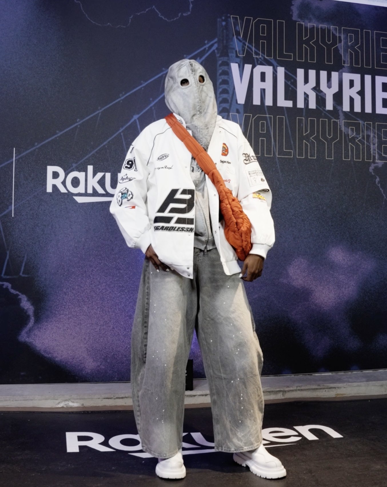 开云体育-中国官网登录入口-这身装扮你给几分？女武神球员海耶斯赛前穿搭仅露双眼&amp;amp;赛中戴酷炫黑面具