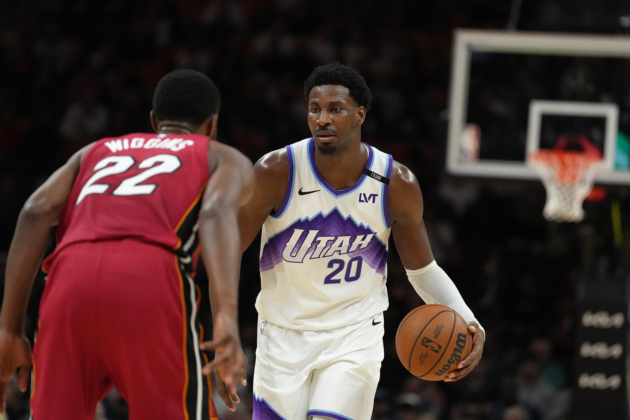 小杰克逊23分马尔卡宁19+7 爵士主场送国王14连败